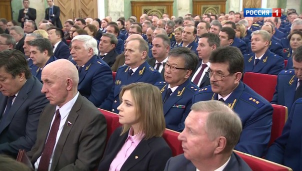 Путин требует отслеживать завышение цен на ЖКХ и задержки зарплат, защищать сирот и бизнесменов