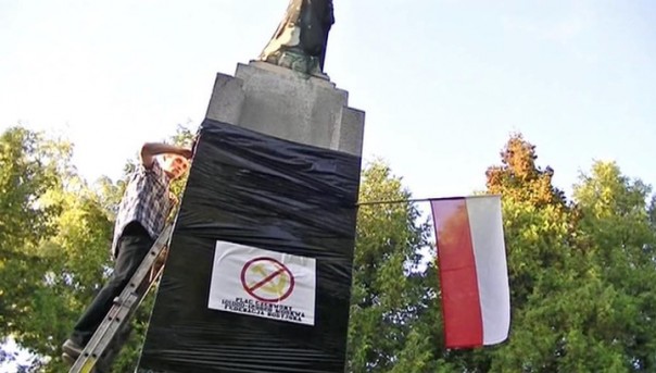 Несмотря на разбитый памятник, в Польше почтили память генерала Черняховского