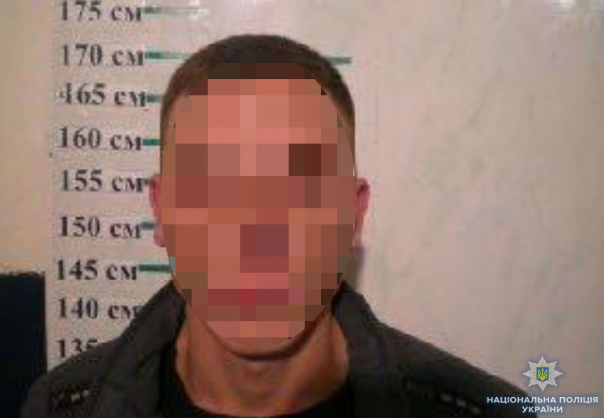 В Запорожье во время застолья судимый зарезал хрюмберга и женщину