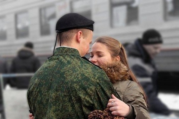 Россияне уверены: "Не служил - не мужик!"