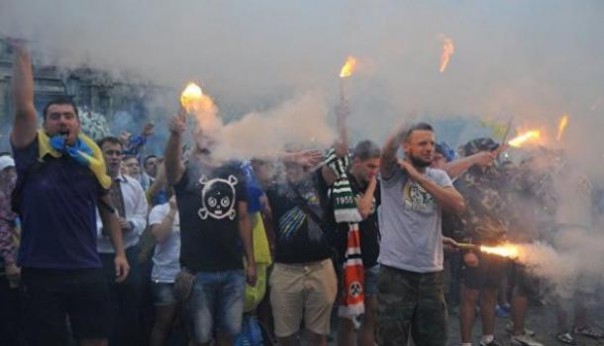 Украинские фанаты «Динамо» напали на автобус с болельщиками греческого АЕК