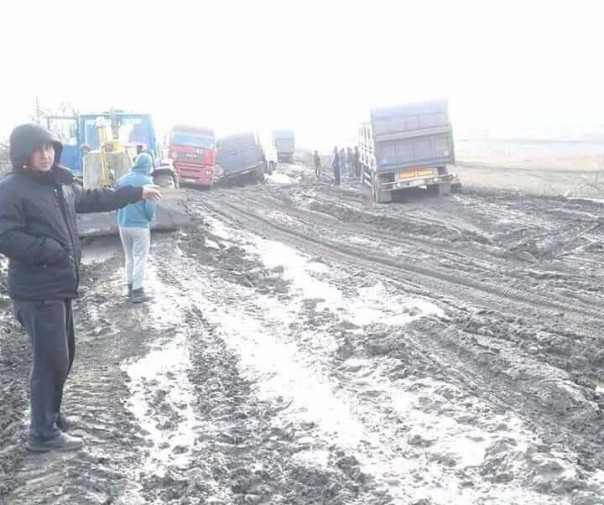 Разбитый асфальт станет платным: в Украине принят закон о концессионных дорогах