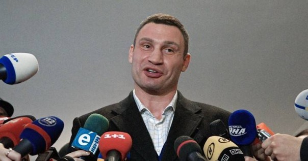 Кличко посмеялся над оставшимися без горячей воды киевлянами, а в Сети посмеялись над ним