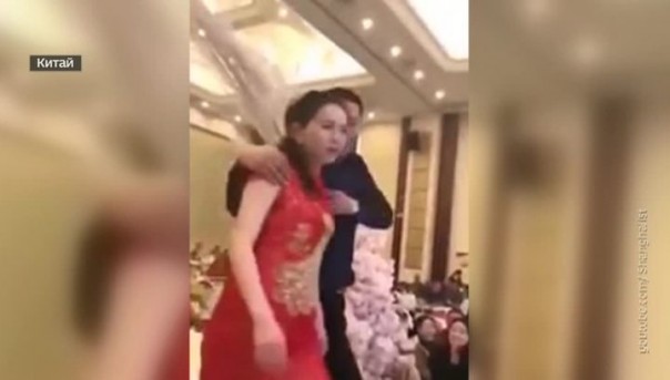 "Горько" от свекра: свадьба в Китае закончилась массовой дракой из-за поцелуя невесты и отца жениха
