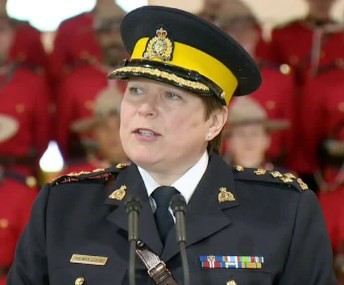 Кадеты упали в обморок на выступлении новой главы полиции Канады