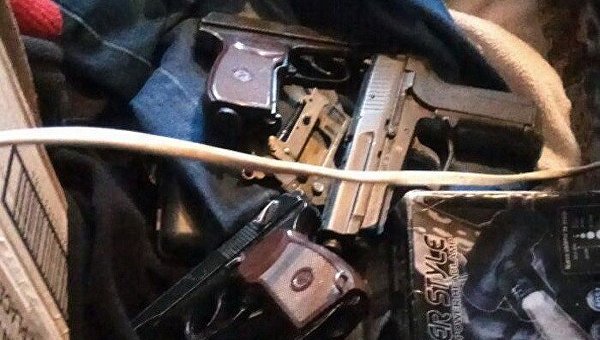 В Хмельницком задержали мужчину с 50 пистолетами