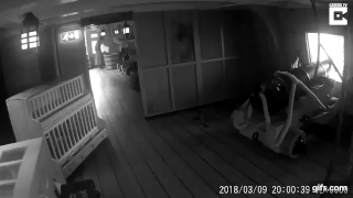 Срочно нужны туристы! Призрак жены адмирала Нельсона, разгуливающий по его кораблю, попал на камеру