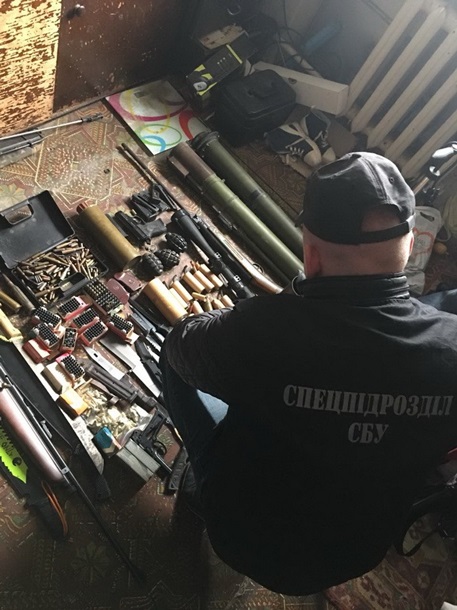 Одессит наладил продажу оружия из "АТО" | В Хмельницкой области задержаны подпольные торговцы оружием