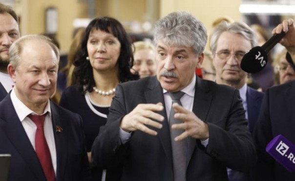 Грудинин и Рашкин подвергли критике "милитаристский акцент" в послании Путина