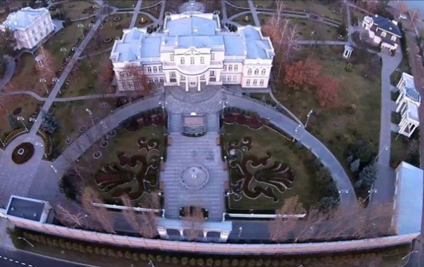 Полицейский застрелился возле дома Порошенко