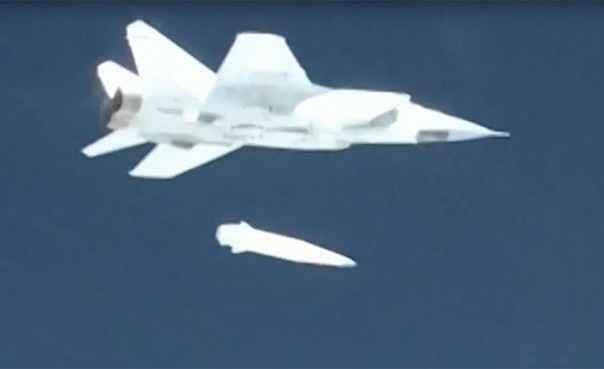 ВКС РФ выполнили учебный пуск гиперзвуковой ракеты "Кинжал"