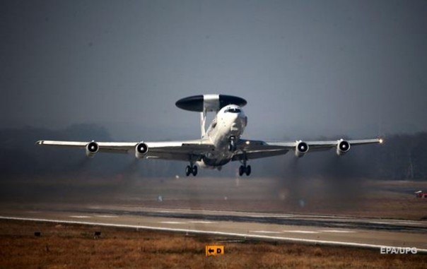 Самолет НАТО провел разведку у границ России