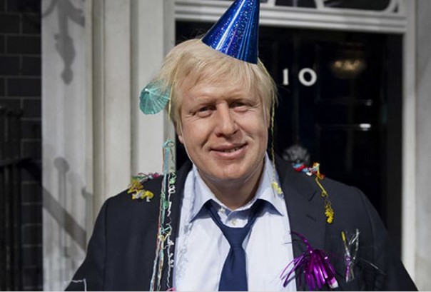 Министр иностранных дел Великобритании выставил себя "бесполезным дураком" перед мировым сообществом