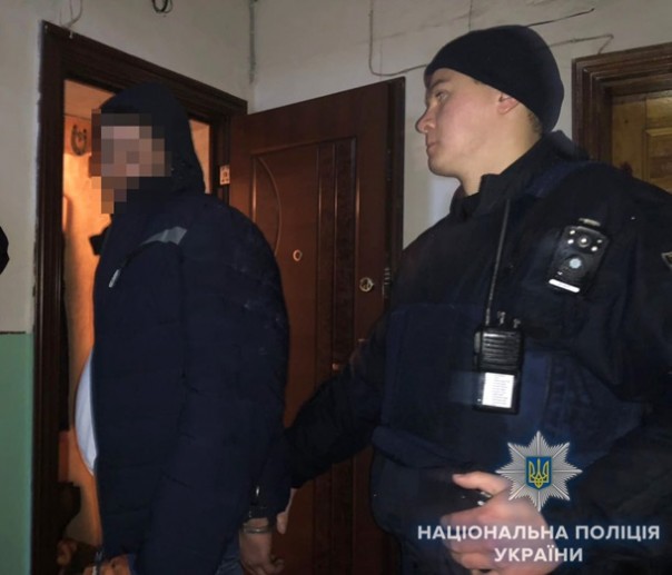 Одессит устроил стрельбу по прохожим из окна