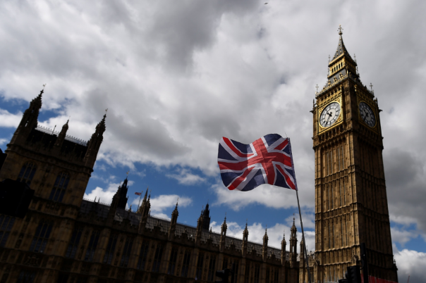 Лондон заявил, что прекращать весь диалог с Россией не в интересах Британии