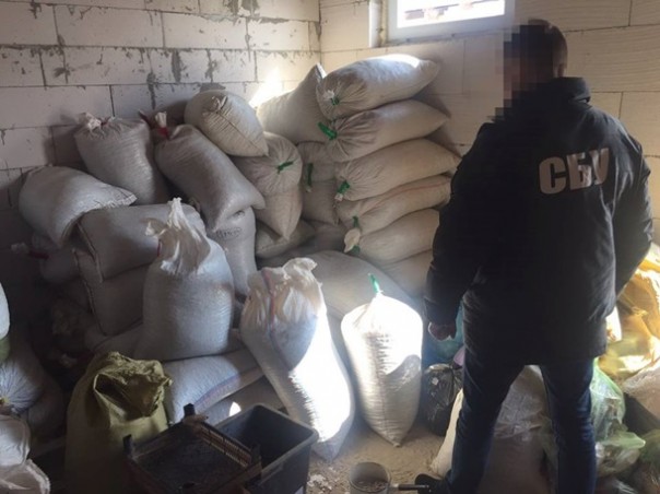 В Житомирской области СБУ изьяла 3 тонны янтаря и “черную бухгалтерию” добытчиков