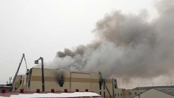 «Дышать уже было нечем»: не менее 37 человек погибли и около 60 пропали без вести после пожара в ТЦ Кемерова