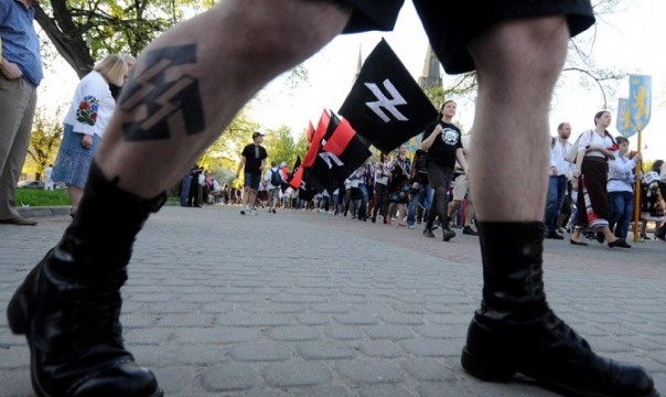 Диктатура плюс национализм