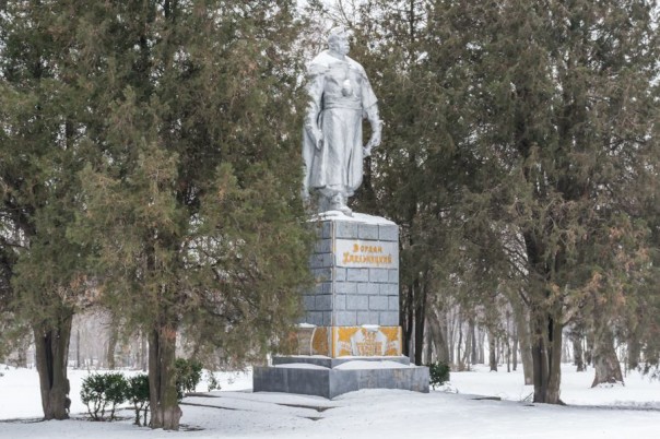 В Кривом Роге свидомых бесит табличка о русско-украинском единстве у памятника Хмельницкому