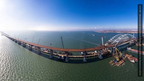 Омелян считает, что мост соединит «украинский Крым с украинской Кубанью»