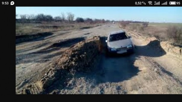 Вместе со снегом сошел асфальт. Украинцы обсуждают весенний кошмар на разбитых трассах страны