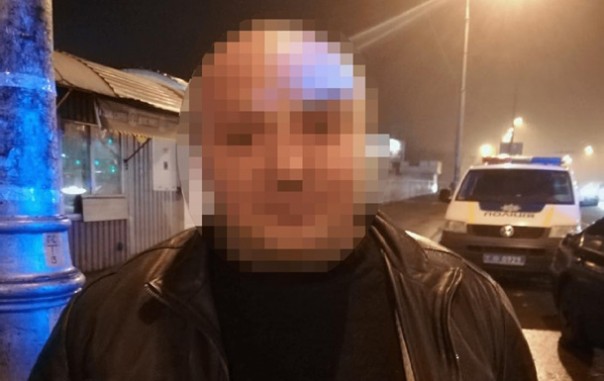 В Киеве полиция задержала мужчину с гранатой и пистолетом