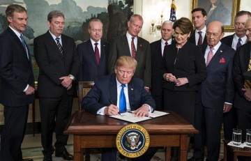 Трамп подписал меморандум о торговых мерах против Китая