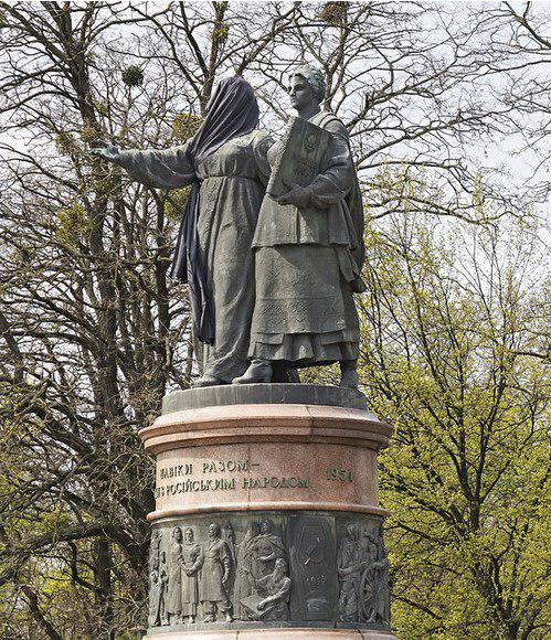 На Украине объявили войну памятнику «вечной дружбы» с Россией  