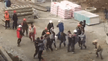 Таджикистан против КНДР: В ход пошла арматура и каски. Массовая драка произошла на стройке в Краснодаре