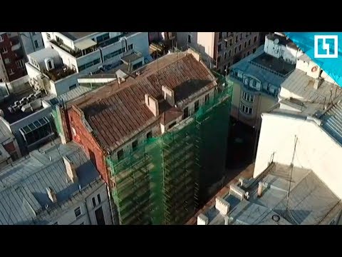 Дом устал. В центре Москвы рушится здание