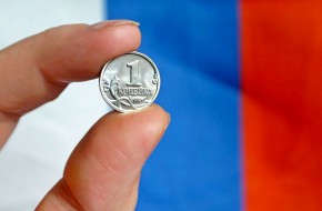 Эксперт считает, что коронавирус может обрушить рубль
