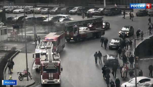 Столичный ТЦ "Афимолл" эвакуировали из-за горящего "Бургер Кинга"