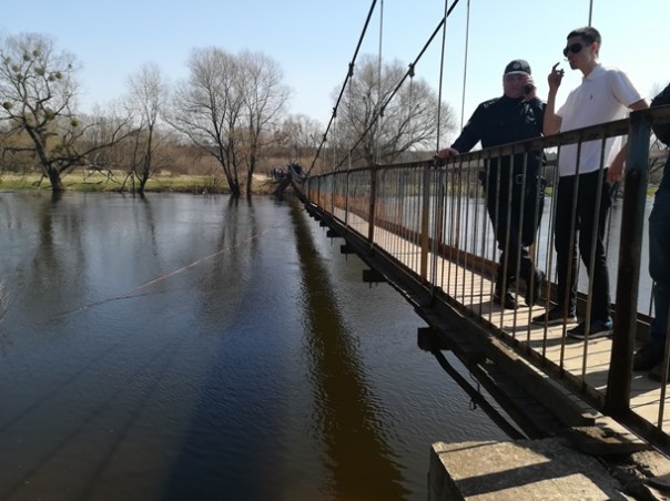 Под Львовом обрушился мост с людьми