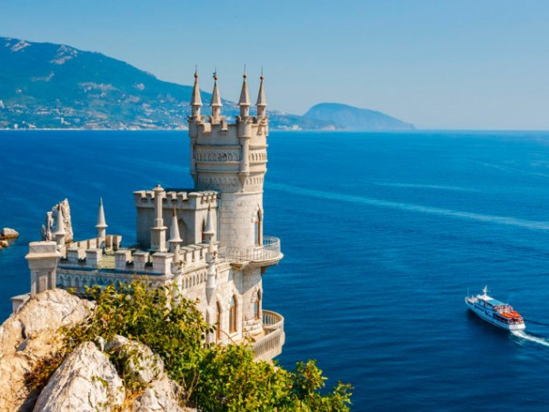 В Киеве возмущены поездками украинцев на отдых в Крым