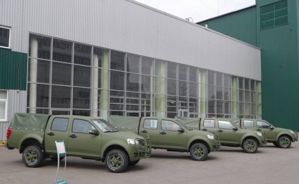 На Украине презентовали новые внедорожники для боевиков ВСУ на Донбассе