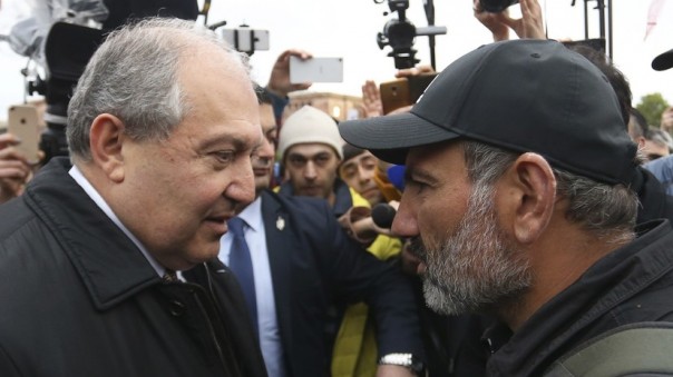 Президент Армении заявил, что ситуация в стране достигла опасной черты