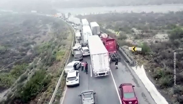 В Мексике произошла авария с участием более 50 автомобилей, есть раненые