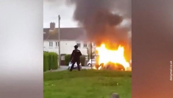 Машина протаранила людей у ночного клуба в Ньюпорте