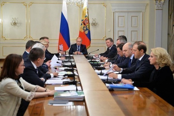 Почему Путин не копирует Генсеков КПСС.