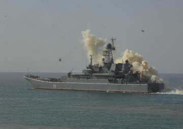 Корабли ЧФ высадили учебный морской десант и поддержали его огнем по береговым целям