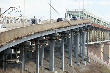 Мост в Барнауле отремонтировали неведомые силы