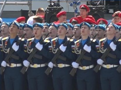 Столетие Южного военного округа отметили большим парадом | Новые "игрушки" российских военных способны выполнить самые сложные задачи