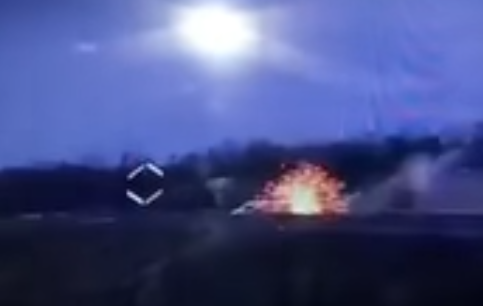 Укрофашисты выложили видео мощного обстрела блиндажа ополчения