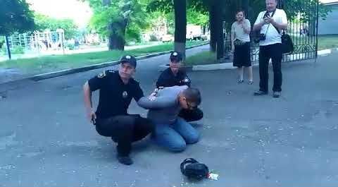 «Взрывное» ЛГБТ-шествие в Запорожье: мужчина бросил в толпу взрывчатку