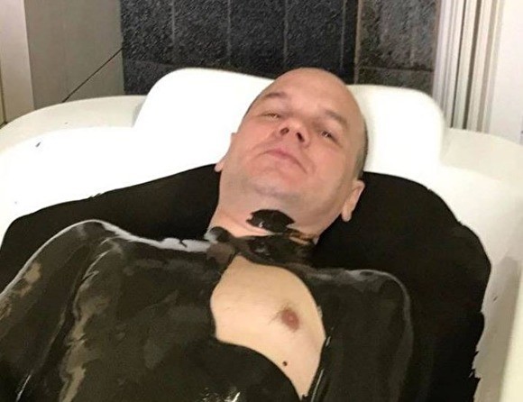 В ХМАО "купавшегося в нефти" мэра нашли мёртвым в гараже