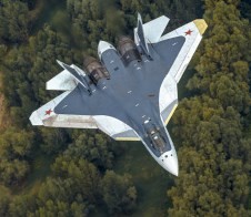 Боевой разворот Су-57 сняли с беспилотника