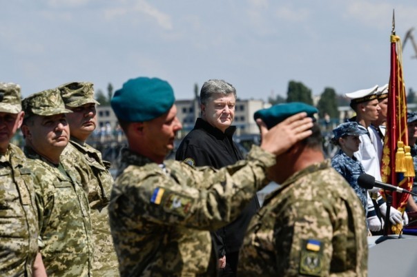 Россию призвали защитить уволенных Порошенко феодосийских морпехов