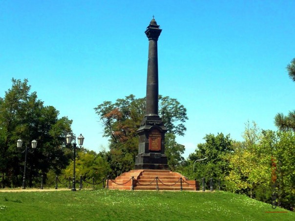 Украинские нацики изгадили памятник российскому царю в Одессе