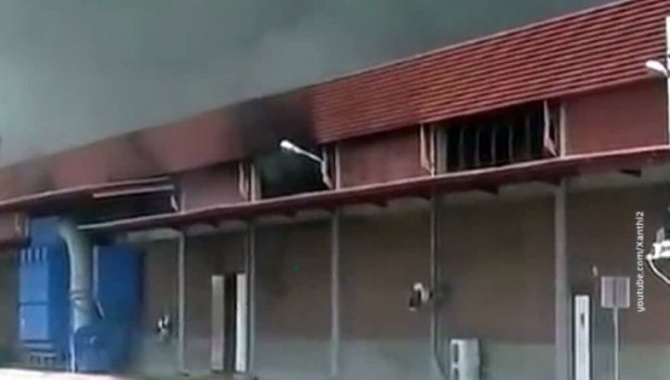 В Греции сгорел крупнейший в Европе аккумуляторный завод