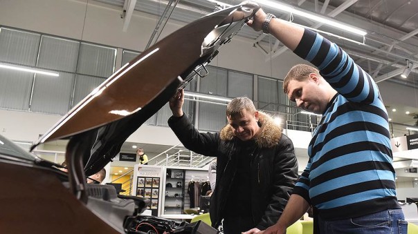 Автомобильный рынок уехал за дешевым рублем